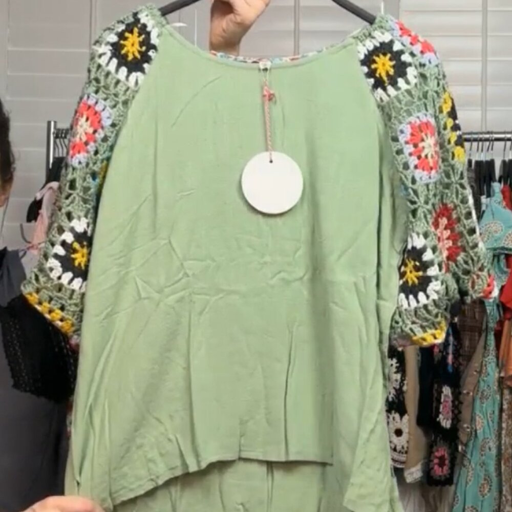 NWT LADIES SIZE M UMGEE SAGE SHORT GRANNY SQUARE BUBBLE SLEEVE BLOUSE SHIRT TOP